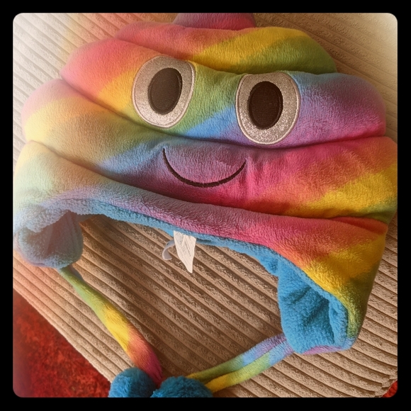 O/S Ardene Rainbow Poop Emoji Hat - Picture 1 of 3